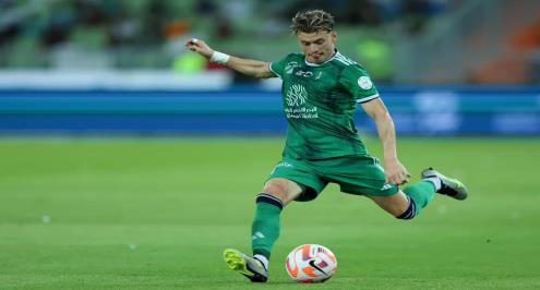 الأهلي يعلن نقل لاعبه للمستشفى بعد مباراة الخليج في الدوري السعودي